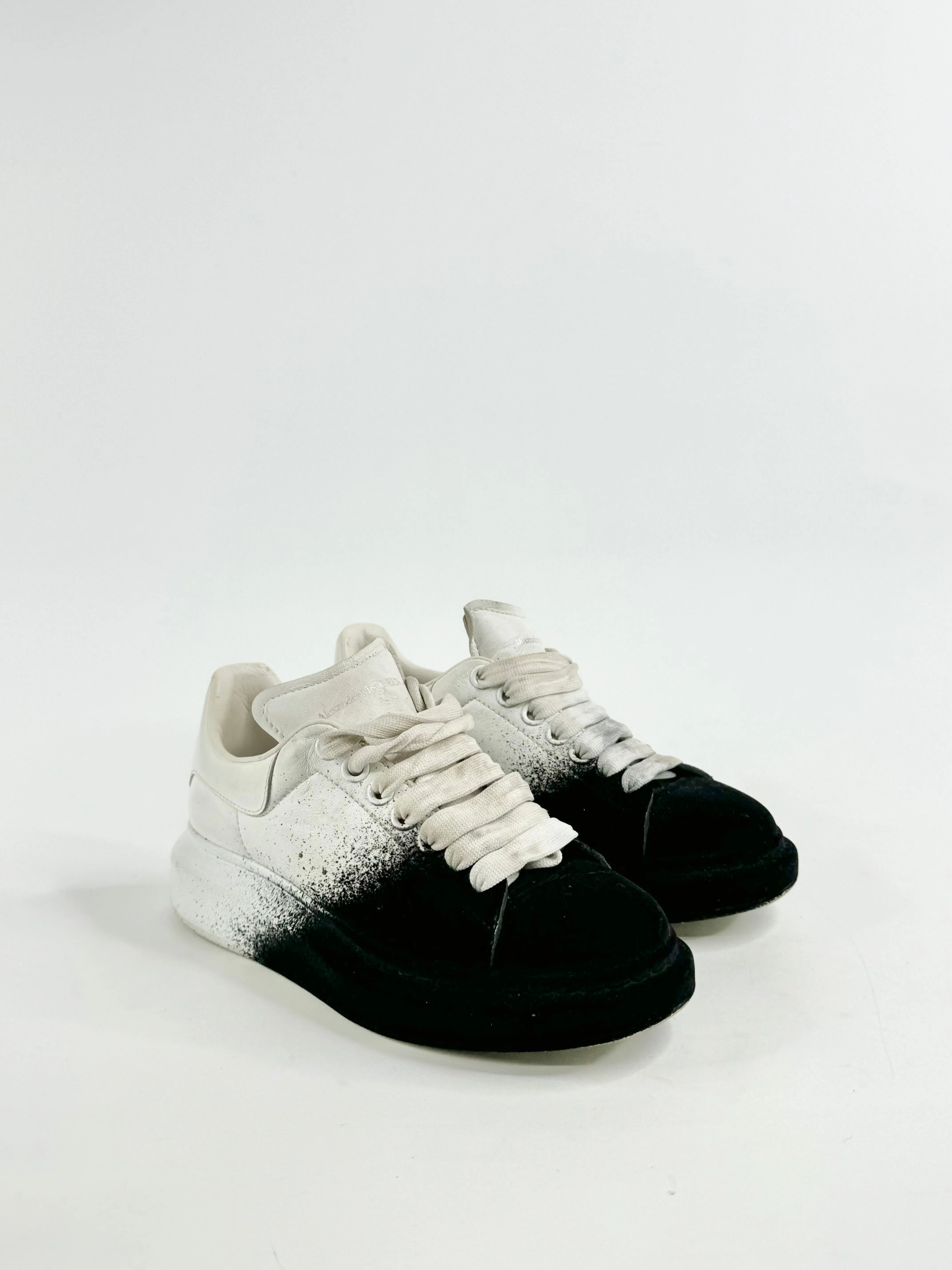 Alexander McQueen Oversized Spray Paint Sneakers - EU36