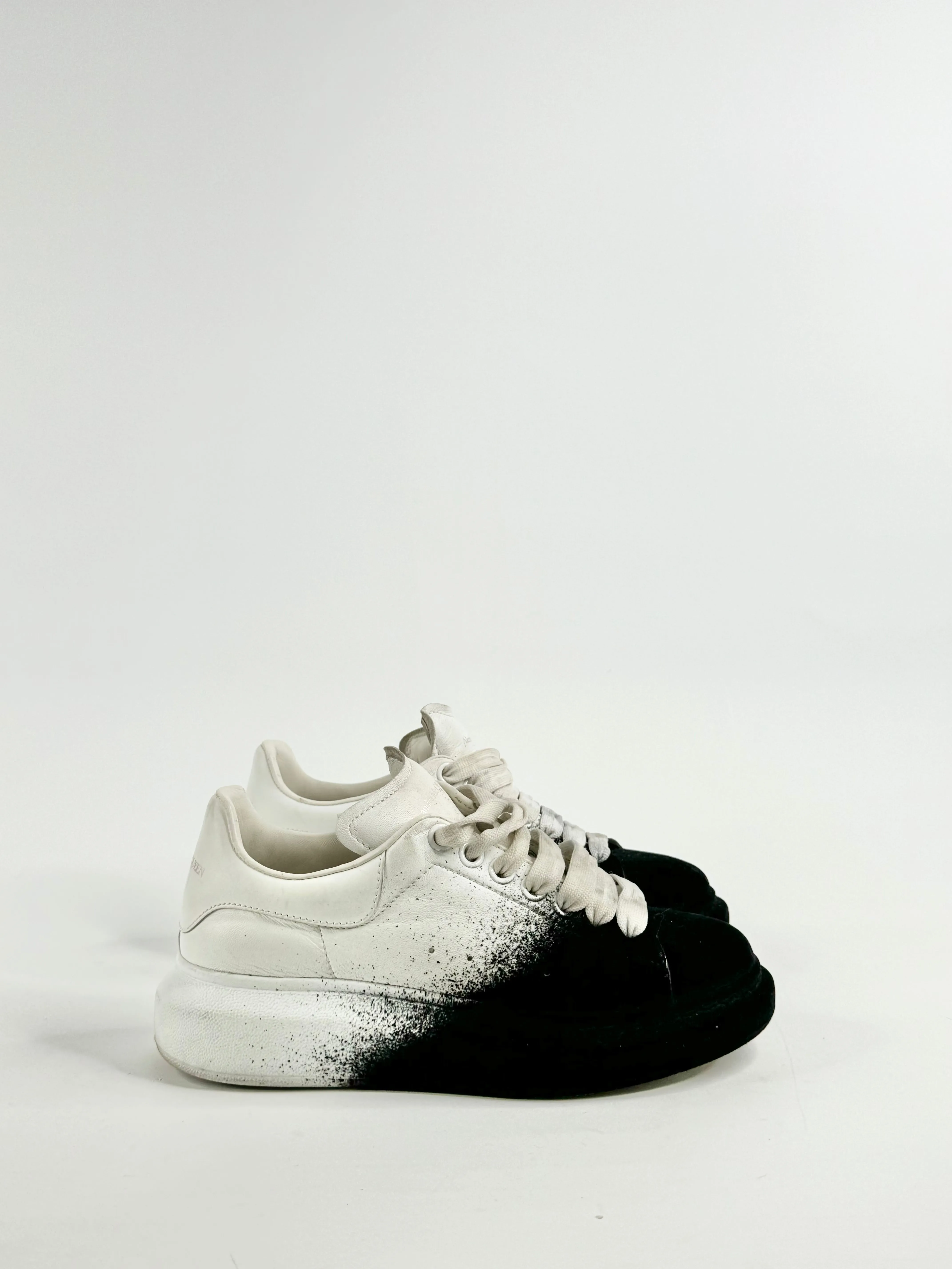 Alexander McQueen Oversized Spray Paint Sneakers - EU36