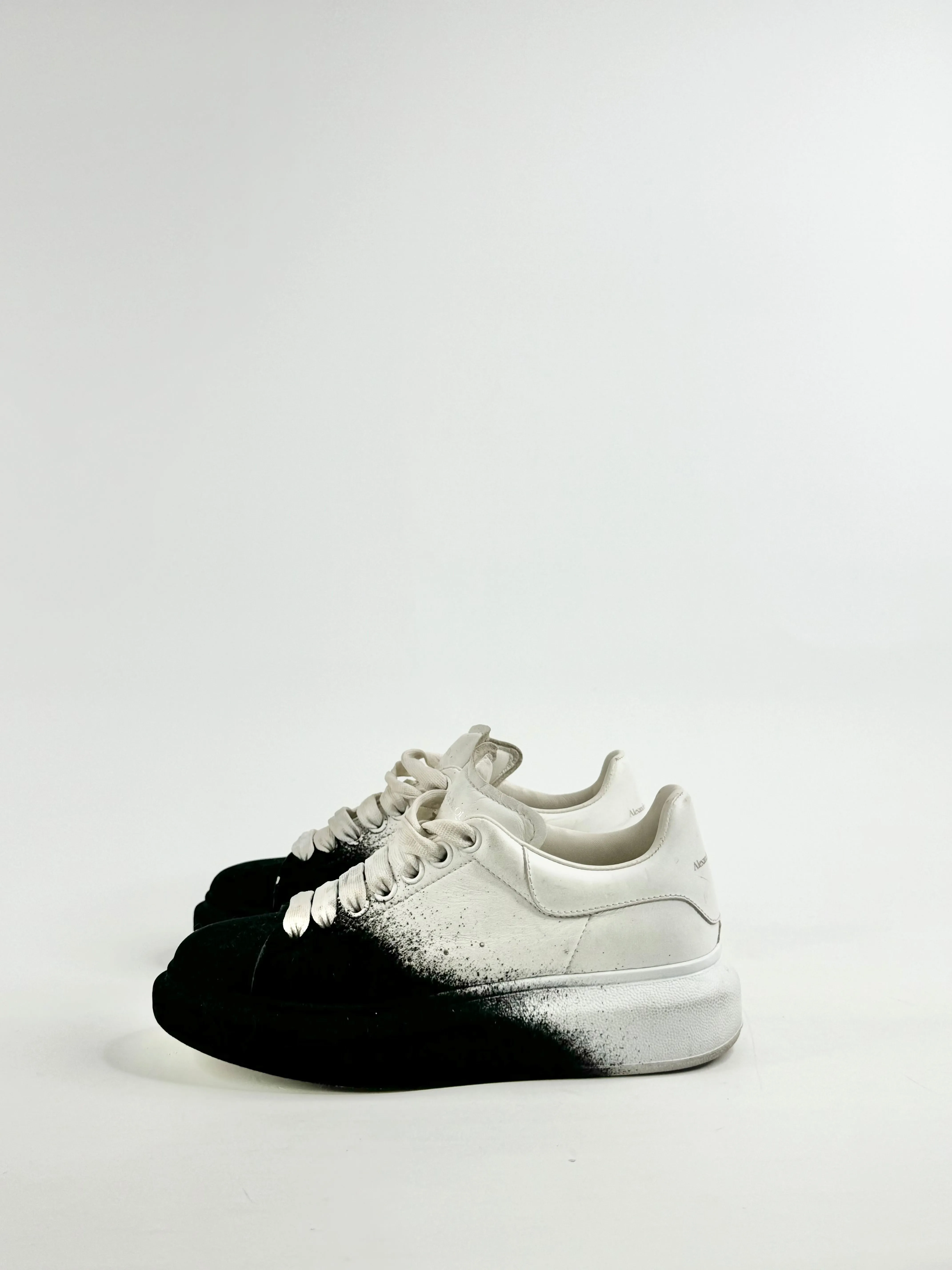 Alexander McQueen Oversized Spray Paint Sneakers - EU36