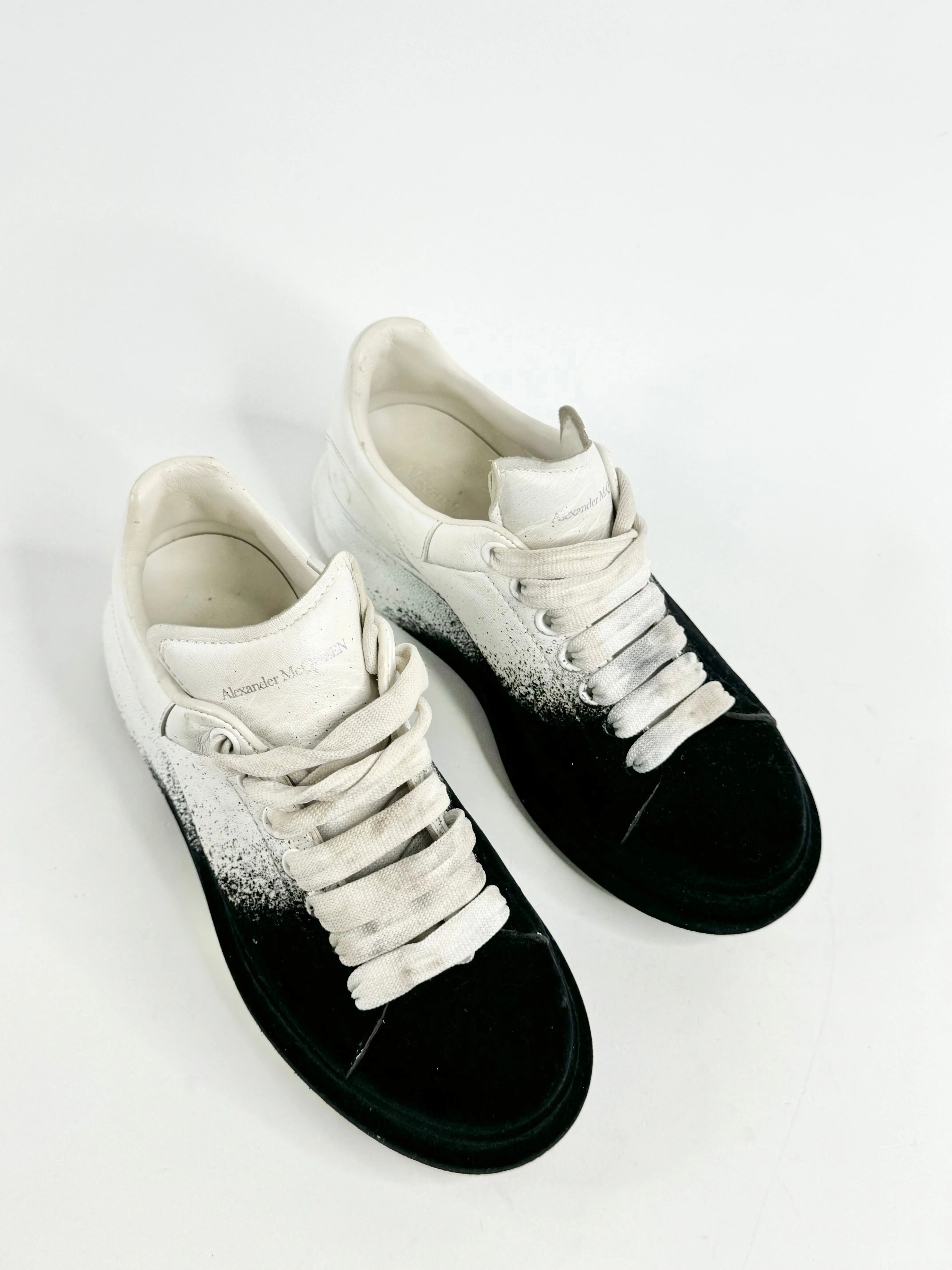 Alexander McQueen Oversized Spray Paint Sneakers - EU36