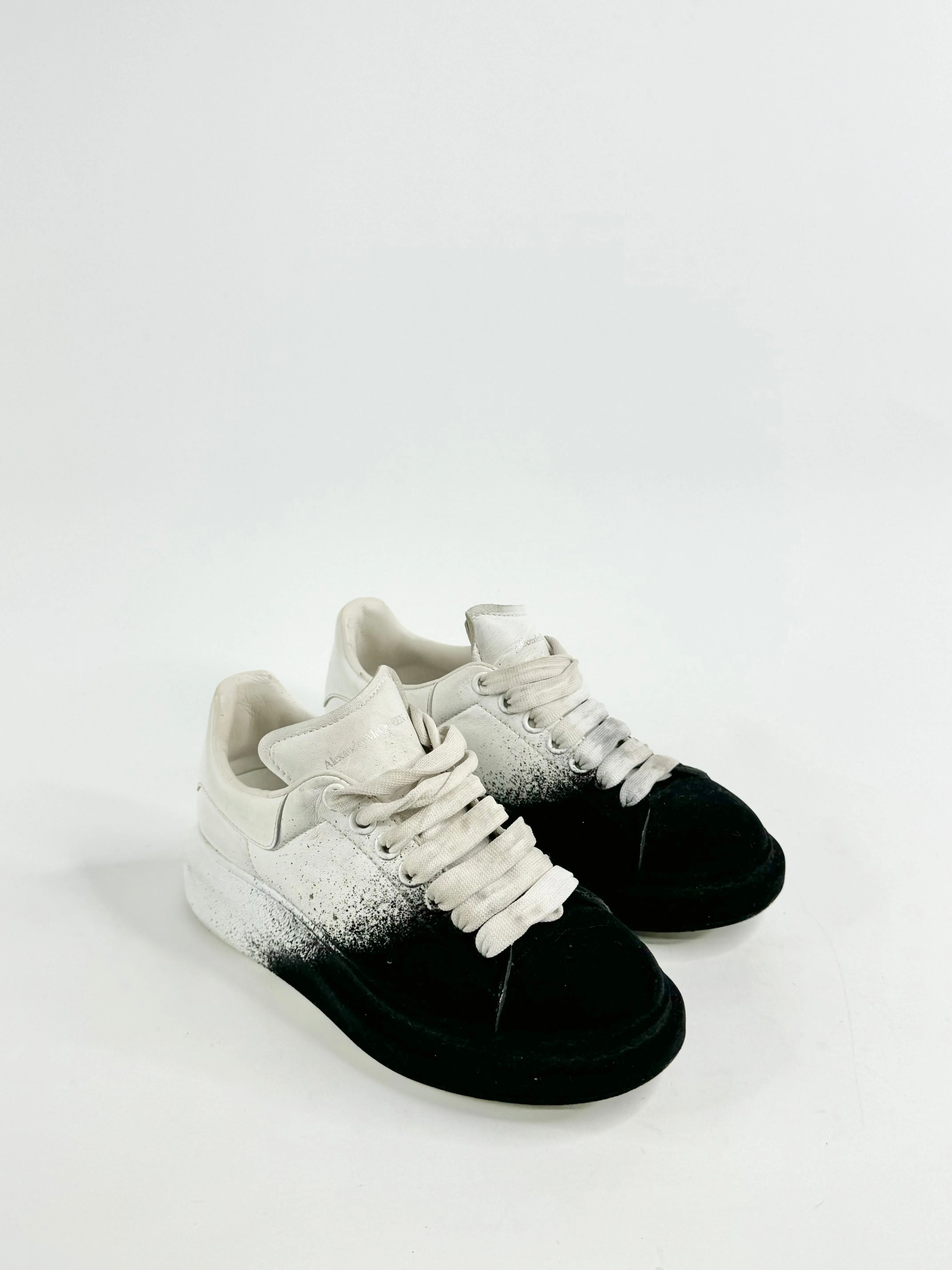 Alexander McQueen Oversized Spray Paint Sneakers - EU36