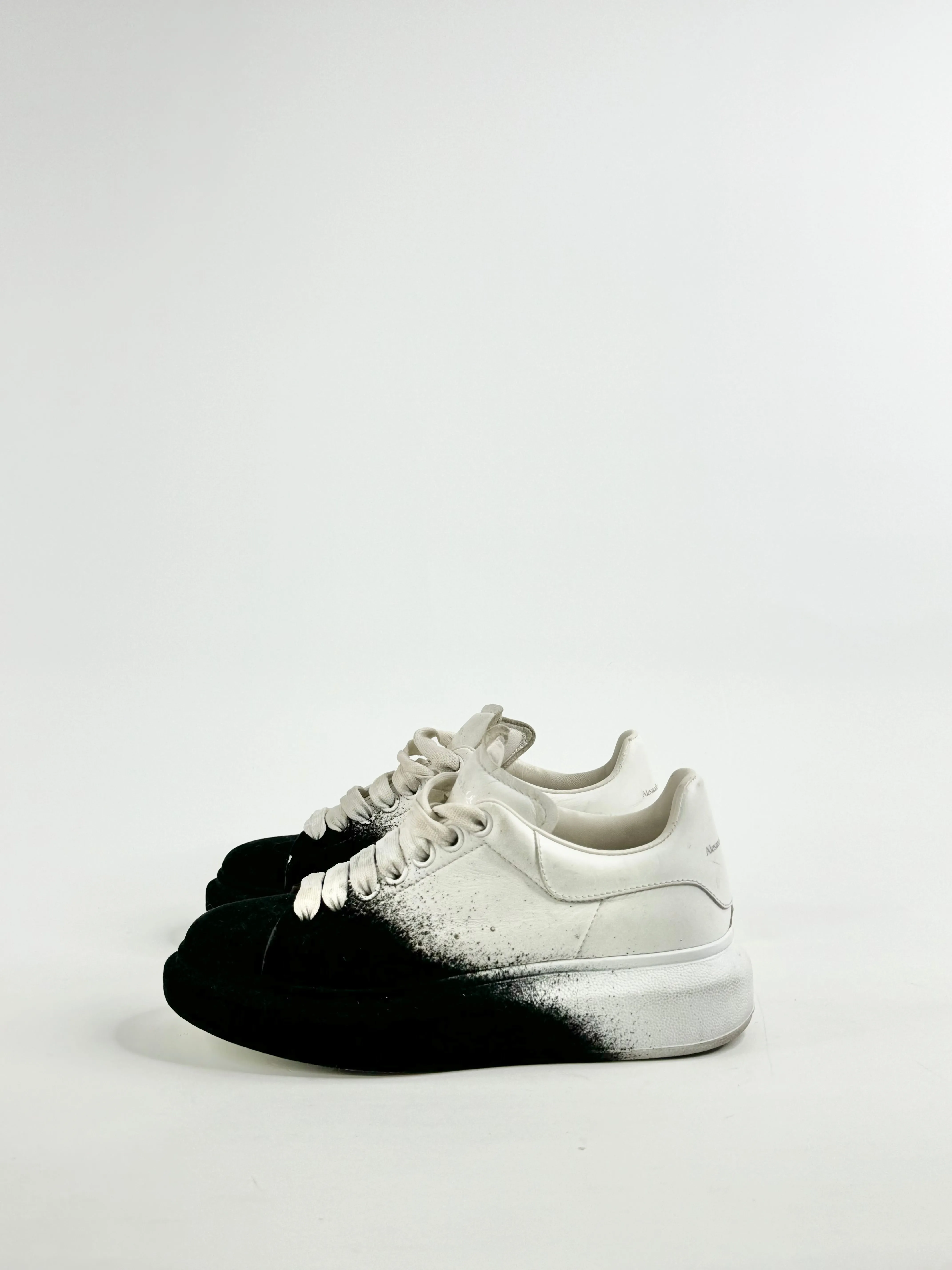 Alexander McQueen Oversized Spray Paint Sneakers - EU36
