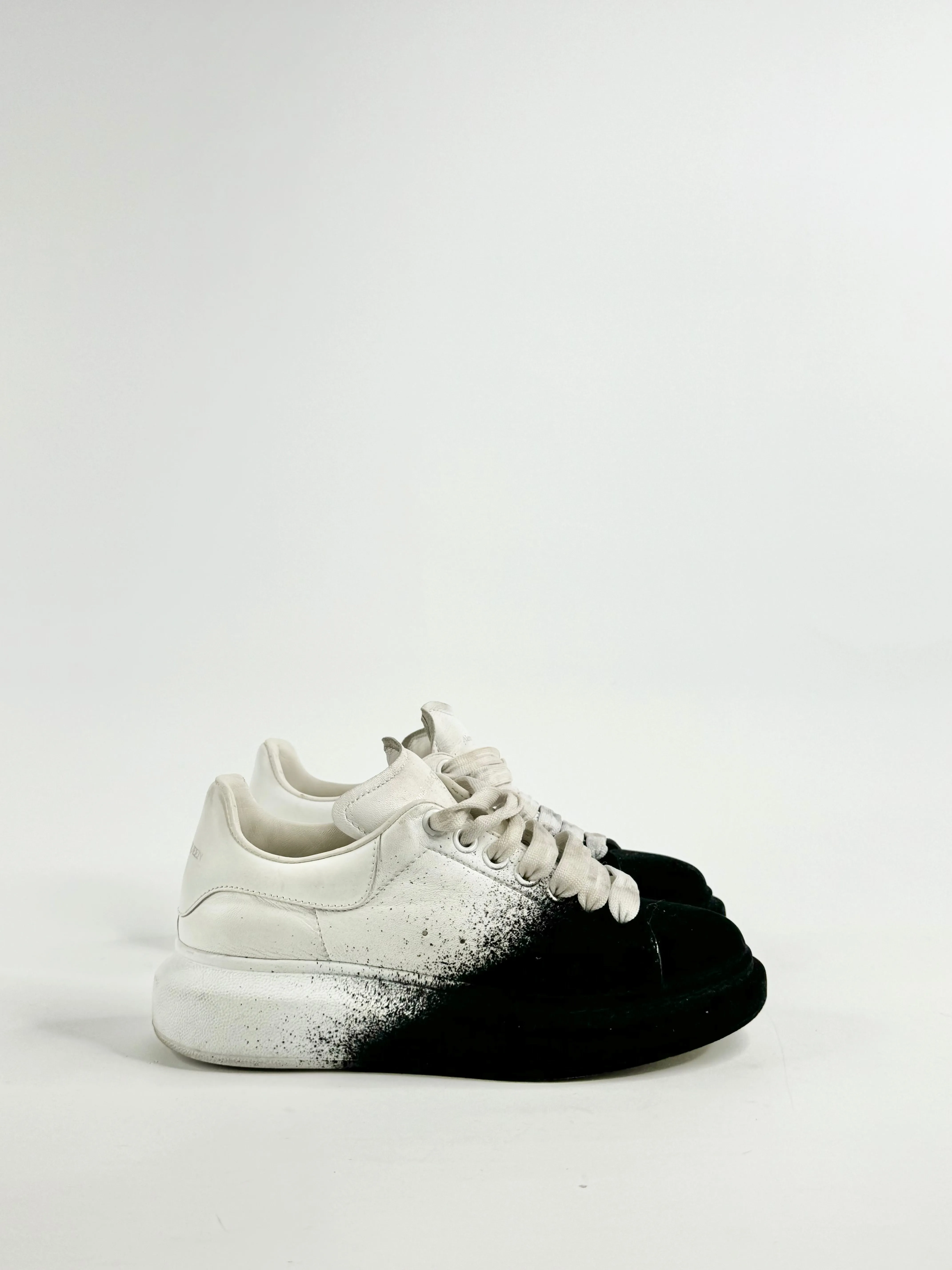 Alexander McQueen Oversized Spray Paint Sneakers - EU36