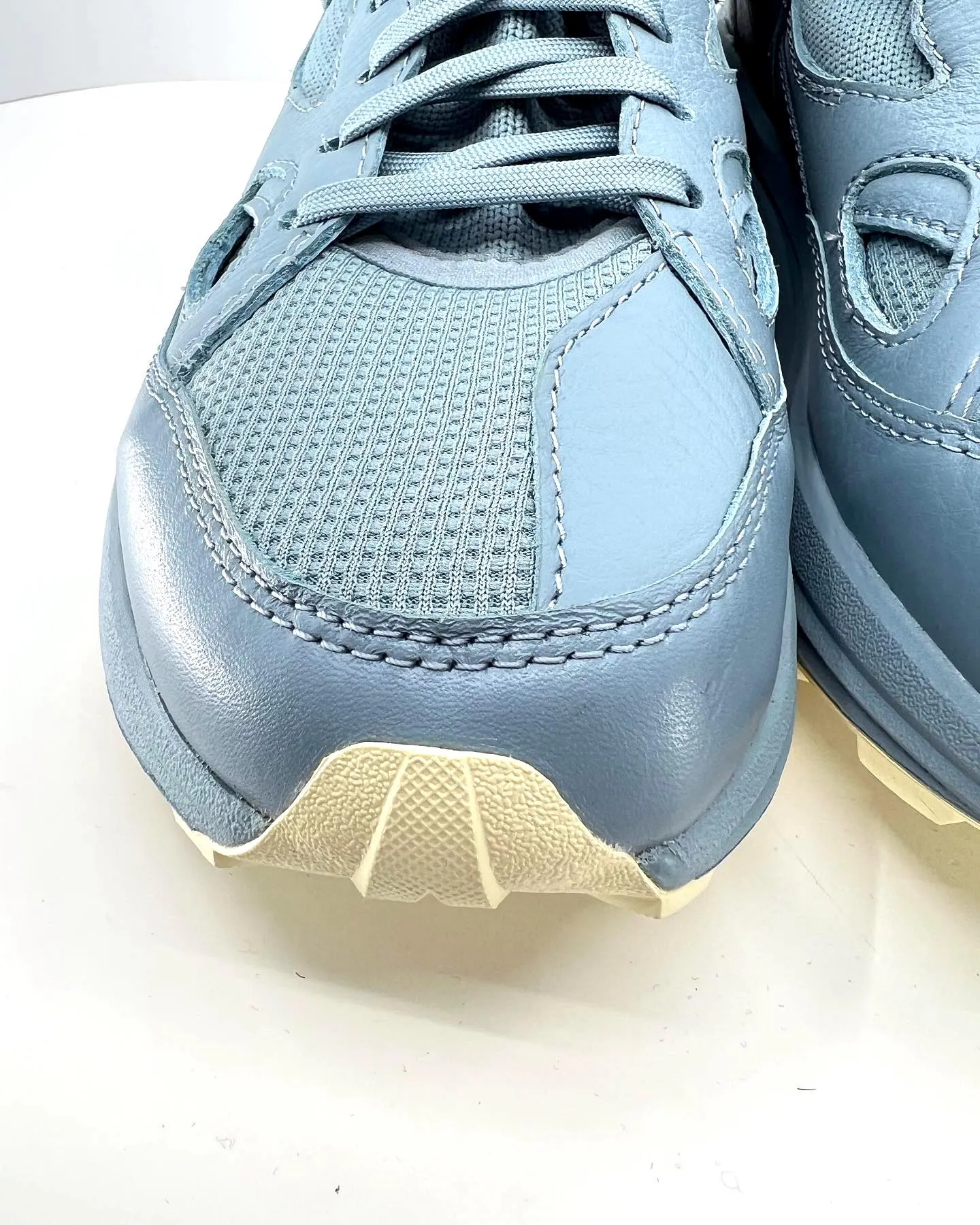 BRANDBLACK LOS ANGELES AURA 130 SNEAKERS IN FOG