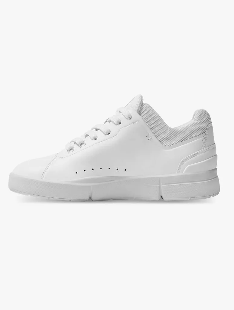 ON Running The Roger Advantage Sneaker in White